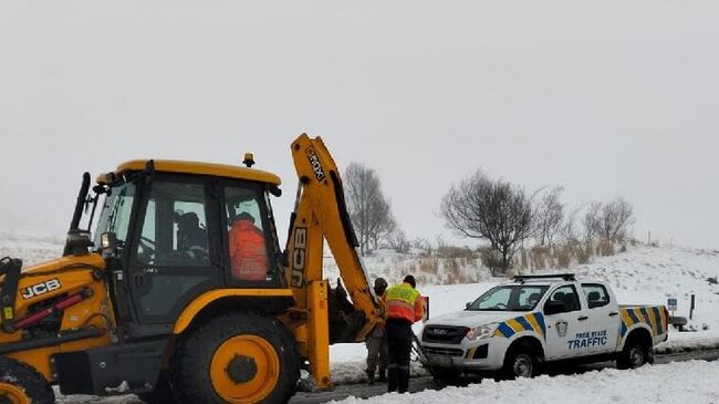 Department of Community Safety, Roads and Transport
Последствия снегопада в ЮАР
