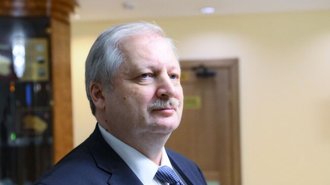 Директор департамента Северной Америки МИД РФ А. Дарчиев в Совете Федерации РФ