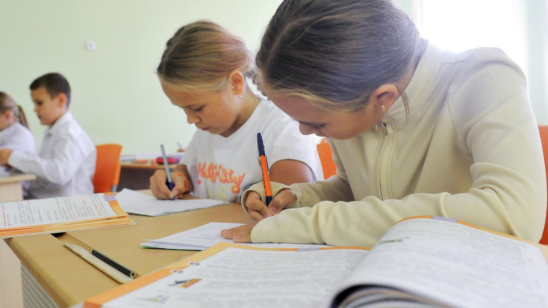 Обучение детей из Белгорода в Тамбовской области - РИА Новости, 1920, 07.04.2025