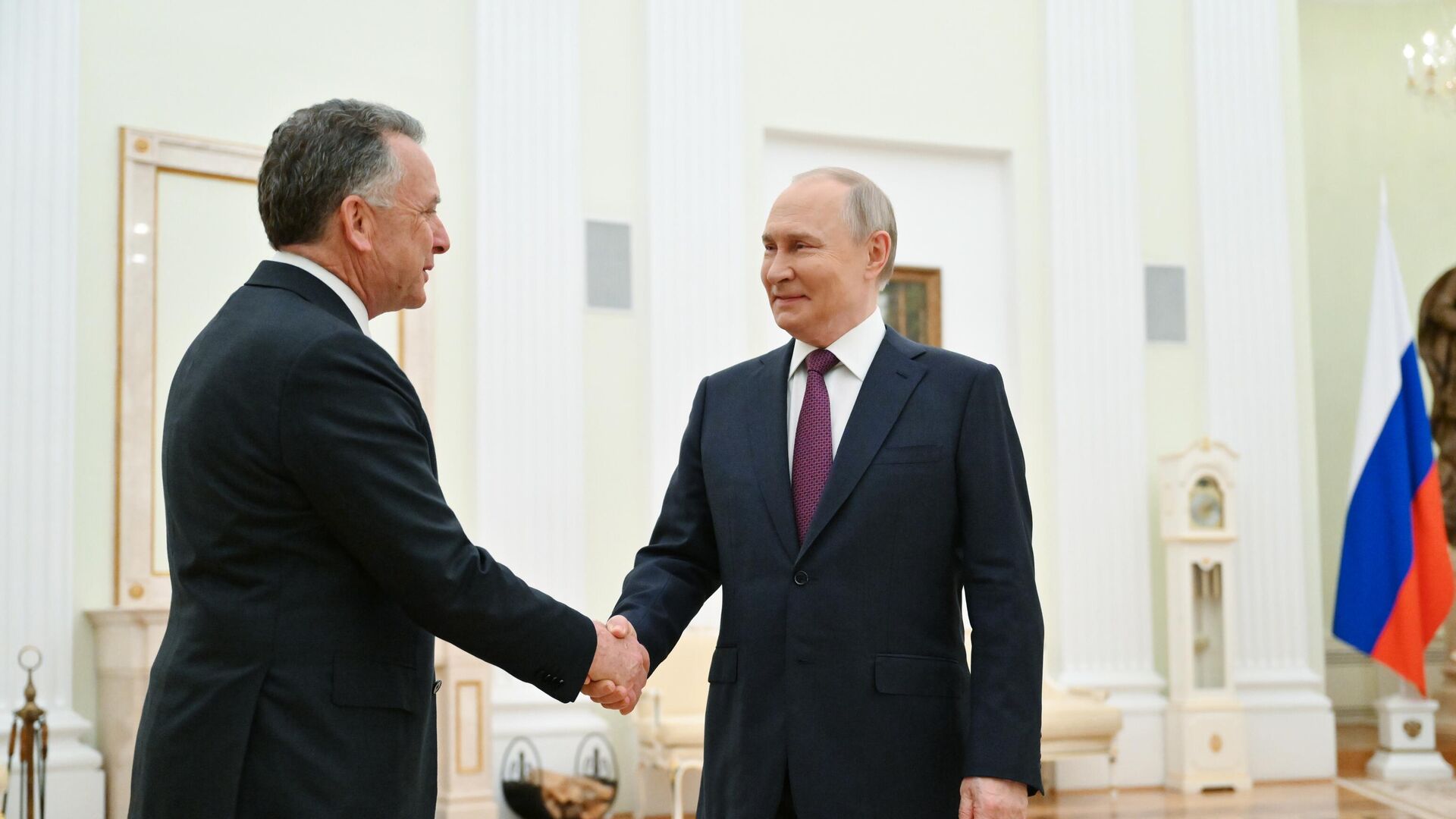 Президент РФ Владимир Путин и спецпосланник президента США Стивен Уиткофф во время встречи. - РИА Новости, 1920, 25.04.2025