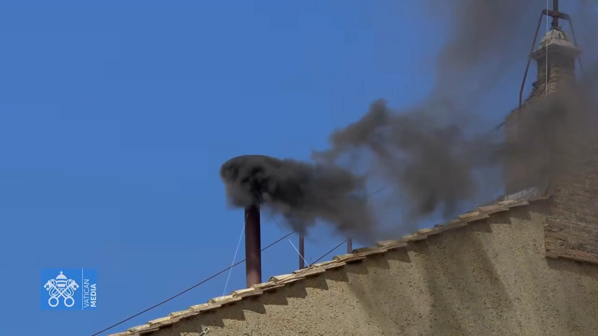 Черный дым  - РИА Новости, 1920, 08.05.2025