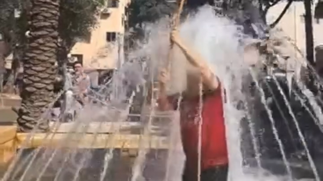 украинец в фонтане 