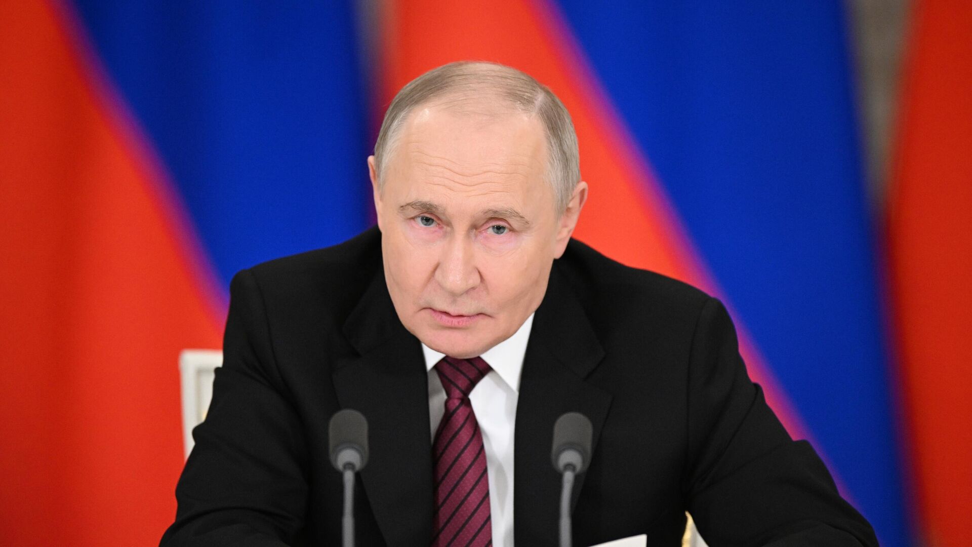 Обращение президента РФ В. Путина к представителям российских и зарубежных СМИ Обращение президента РФ В. Путина к представителям российских и зарубежных СМИ - РИА Новости, 1920, 11.05.2025