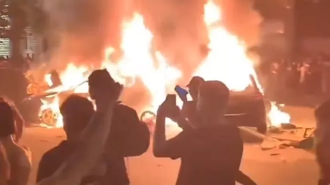 беспорядки Париж
