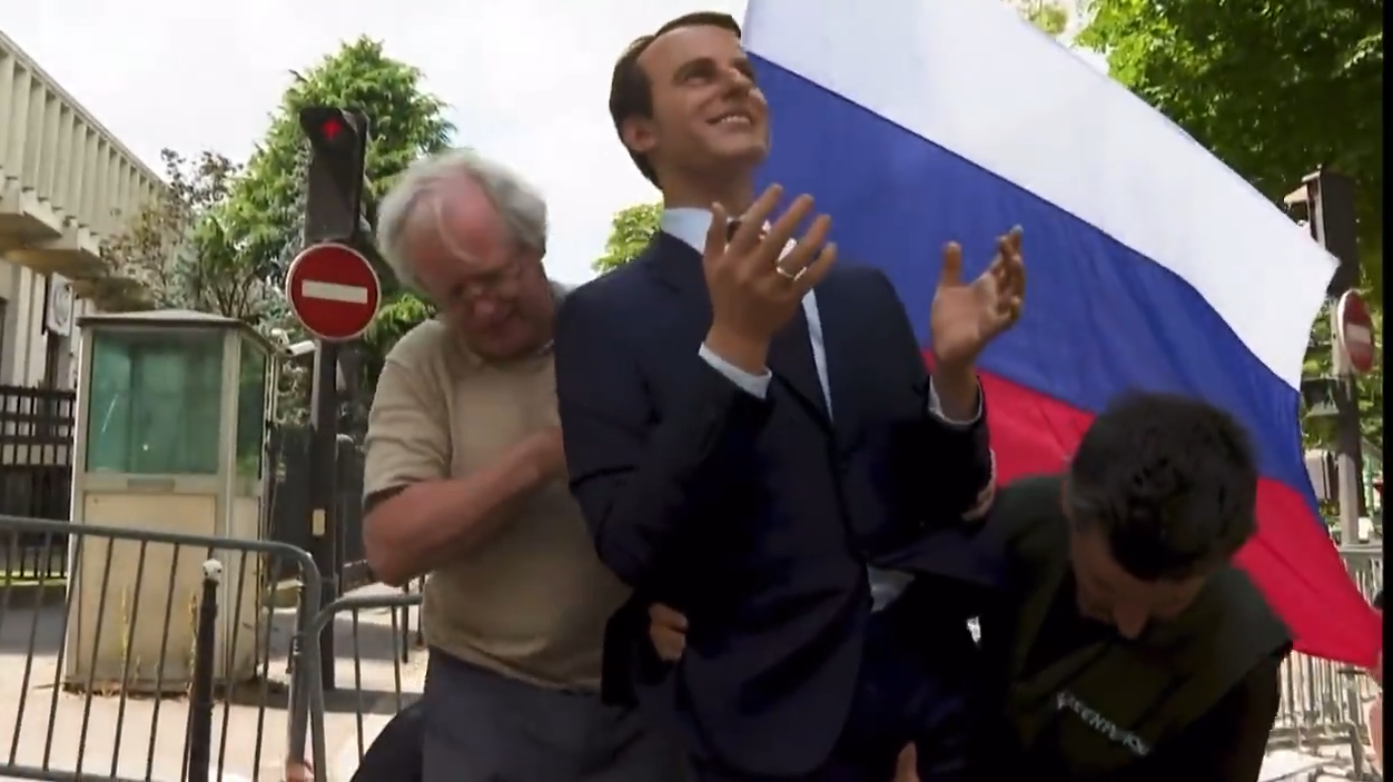 восковой Макрон - РИА Новости, 1920, 02.06.2025