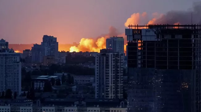 Киев заволокло дымом
