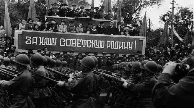 Выставка к 80-летию Парадов Победы в Музее Победы