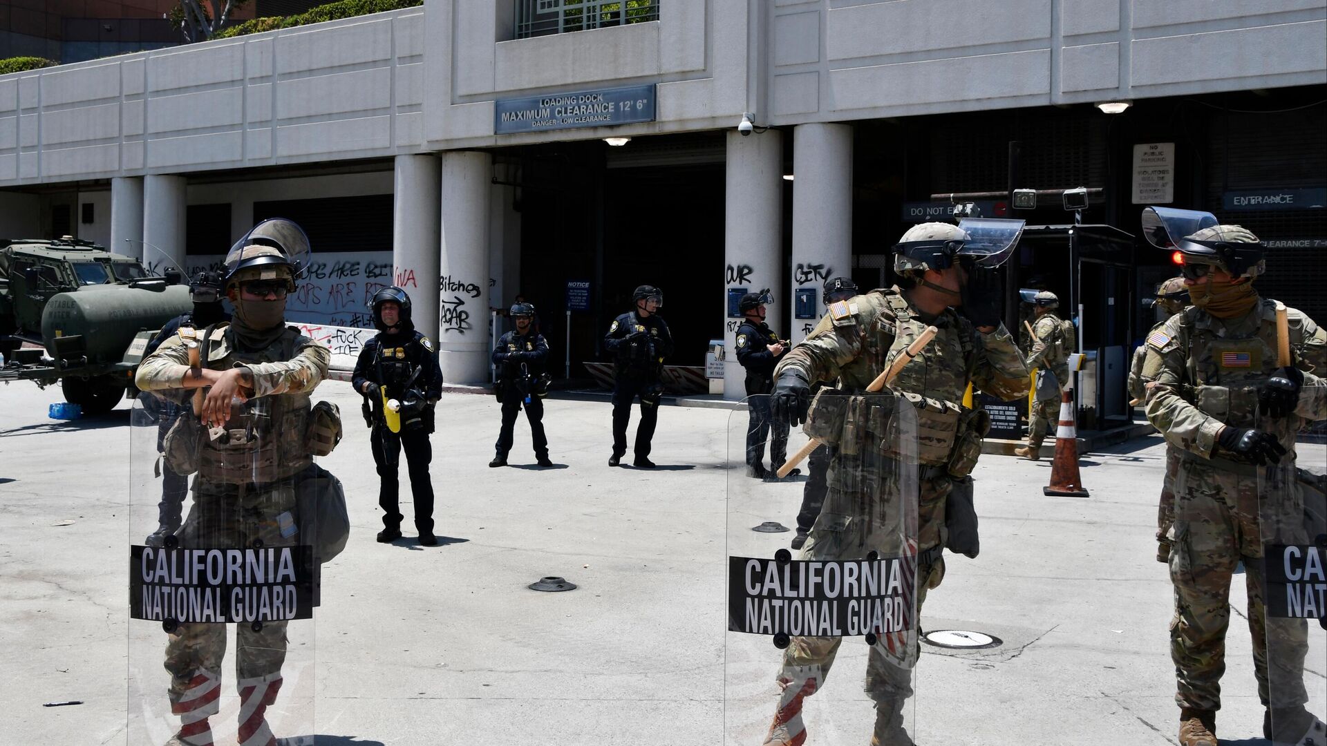 Акция протеста в Лос-Анджелесе - РИА Новости, 1920, 12.06.2025
