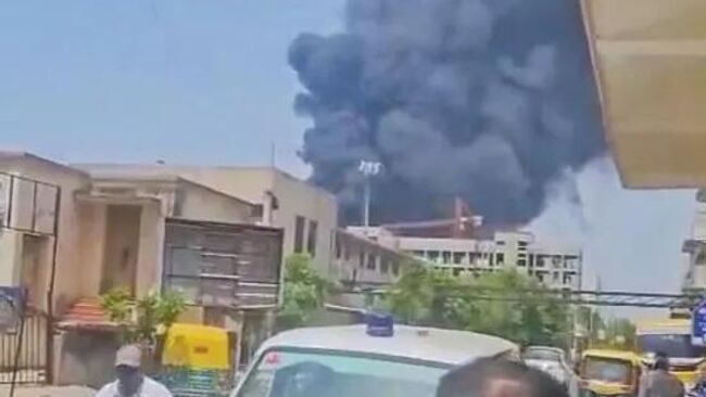 Кадры с места крушения пассажирского самолета в Индии