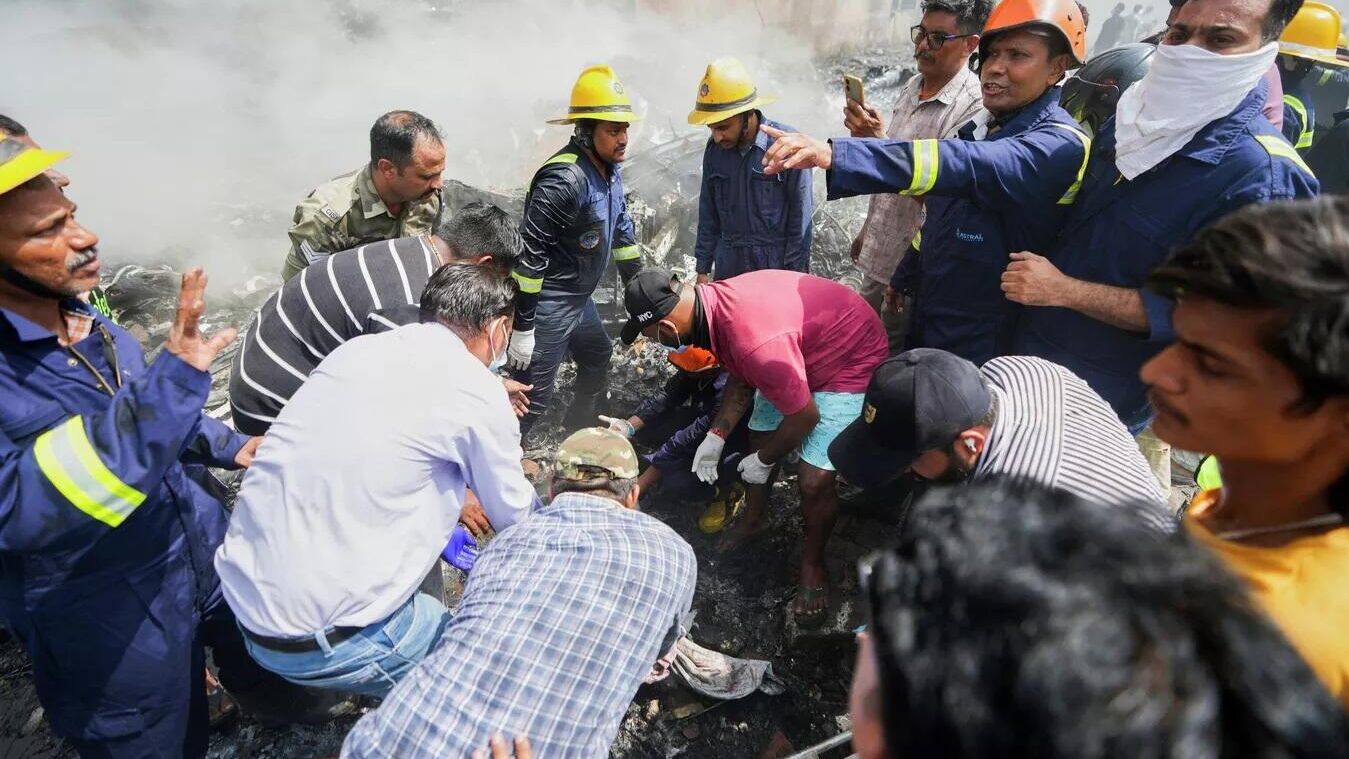 Крушение самолета Air India в Индии - РИА Новости, 1920, 12.06.2025