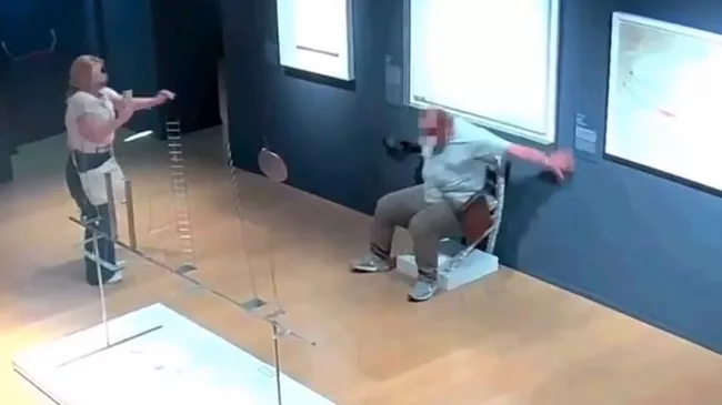 кресло в музее
