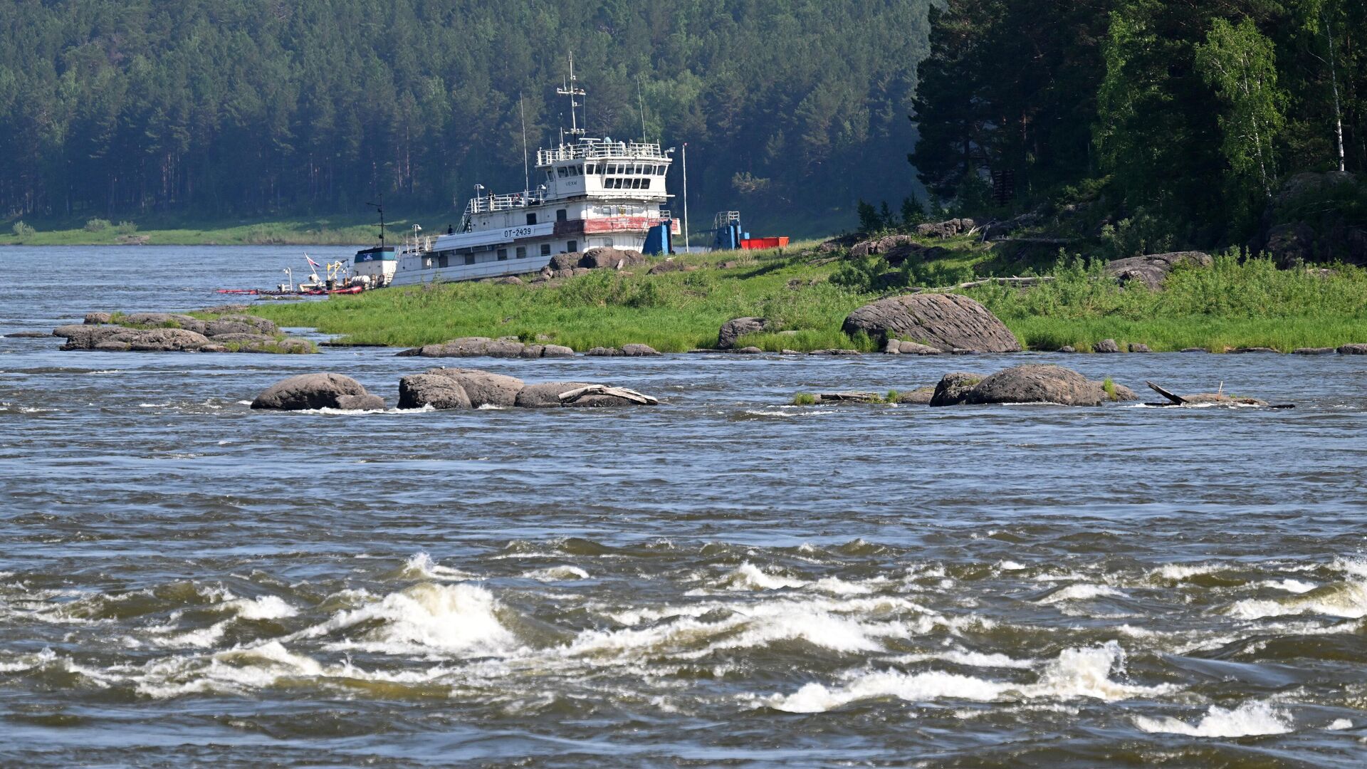 Авария теплохода на реке Енисей в Красноярском крае - РИА Новости, 1920, 18.07.2025