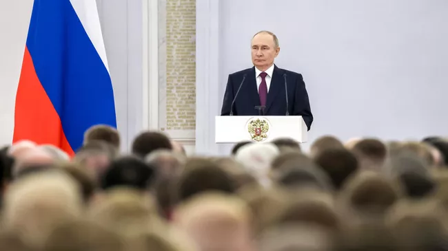Президент Владимир Путин встретился с выпускниками вузов силовых и военных ведомств