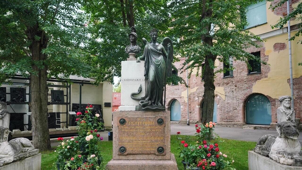 Памятник Екатерине II после реставрации - РИА Новости, 1920, 24.06.2025