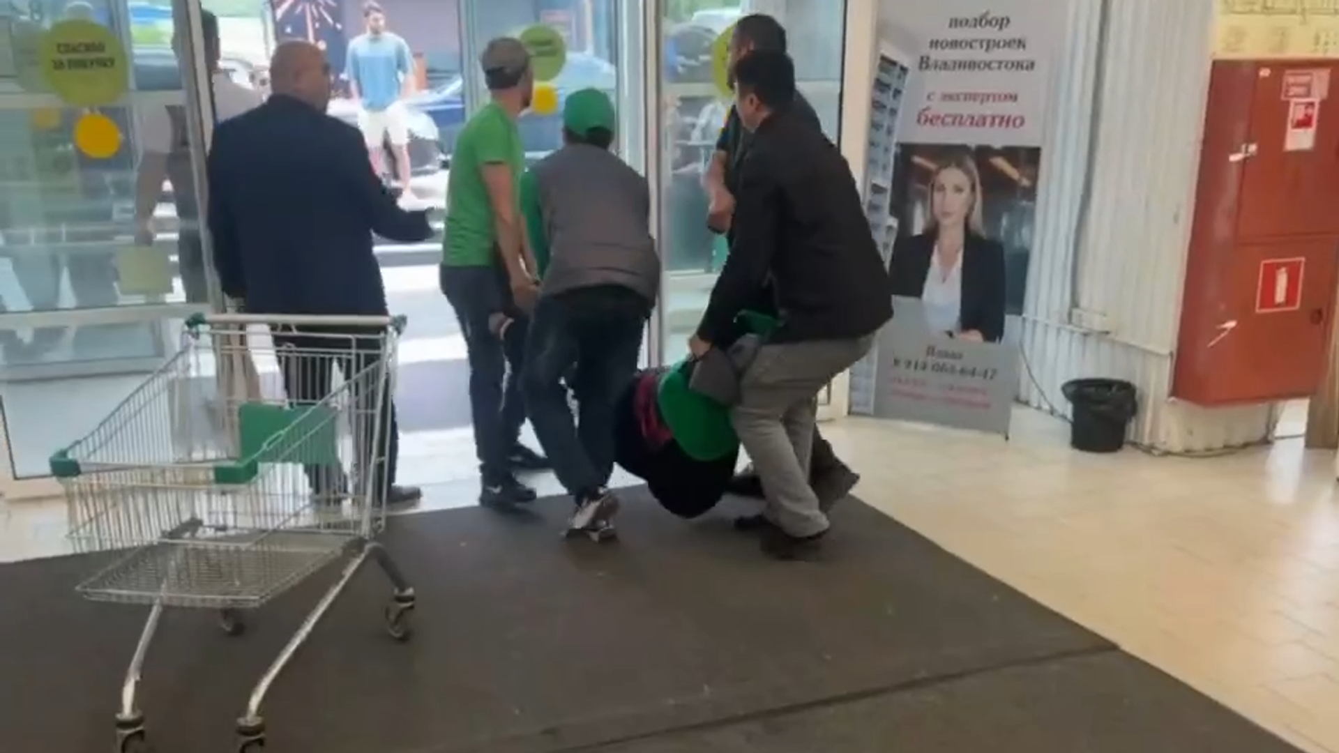 супермаркет во Владивостоке - РИА Новости, 1920, 29.06.2025