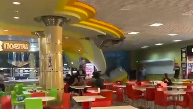 потолок обрушился