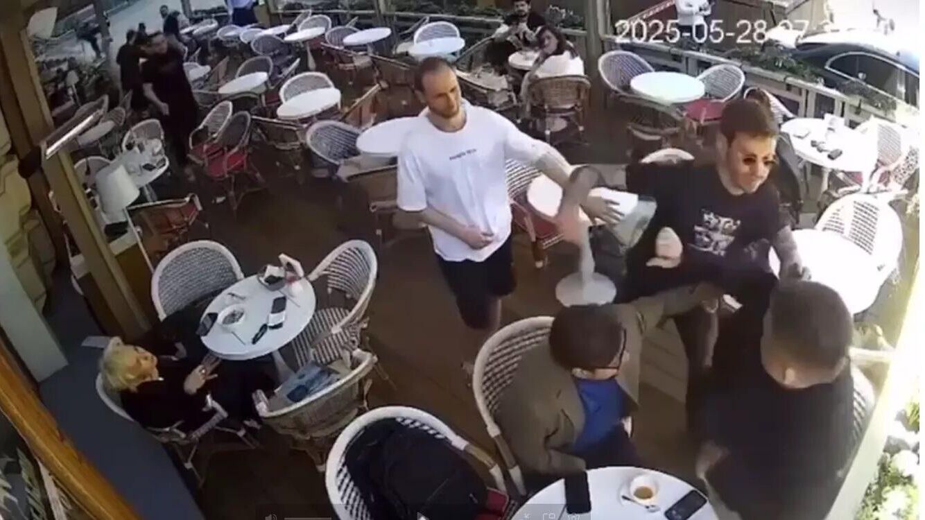 Футболист Смолов устроил драку в московском ресторане - РИА Новости, 1920, 05.07.2025