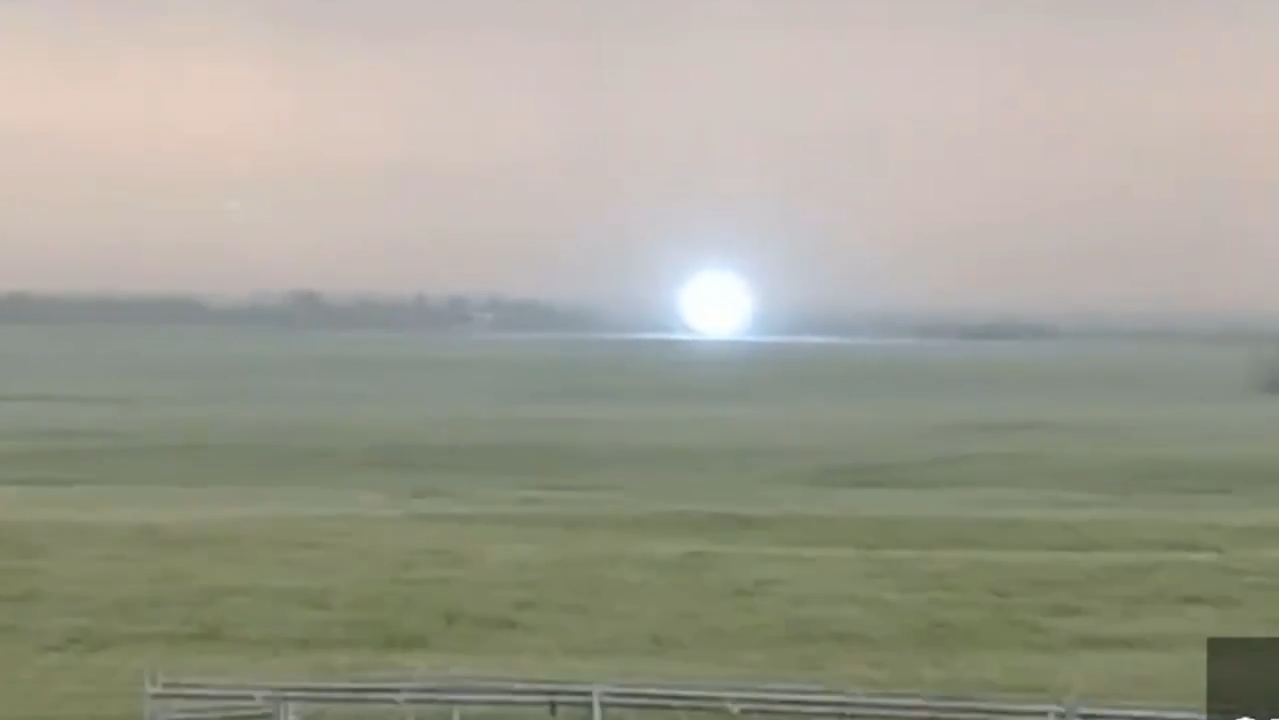 Шаровая молния в Канаде - РИА Новости, 1920, 07.07.2025