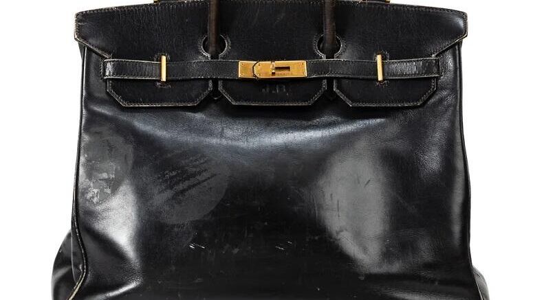 На аукцион выставлена первая сумка Hermes Birkin, та самая, что сделали для актрисы Джейн Биркин На аукцион выставлена первая сумка Hermes Birkin, та самая, что сделали для актрисы Джейн Биркин - РИА Новости, 1920, 10.07.2025