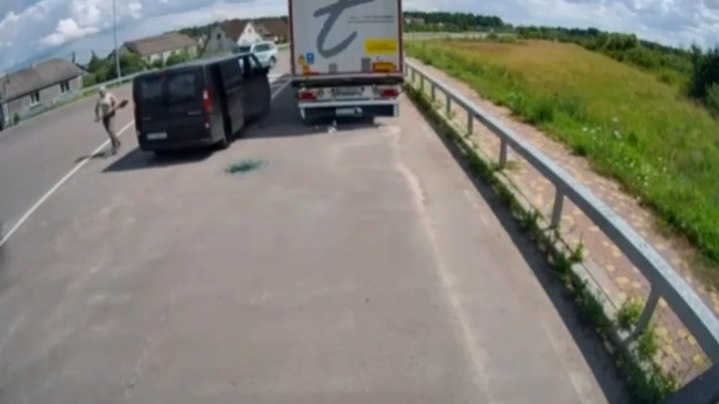 мужчина отбился от ТЦК лопатой