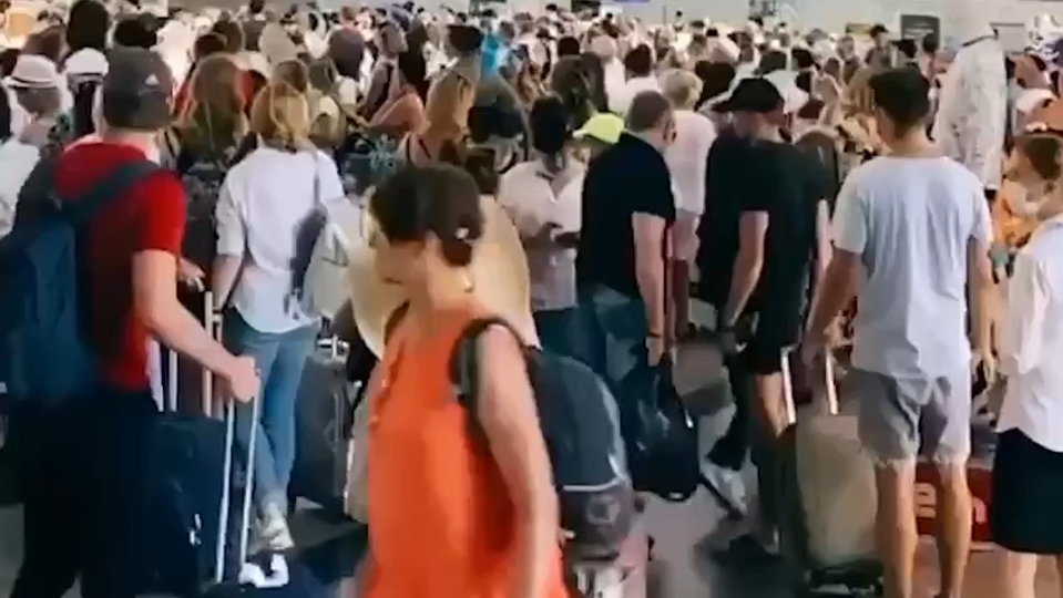 коллапс в аэропорту Сочи - РИА Новости, 1920, 24.07.2025