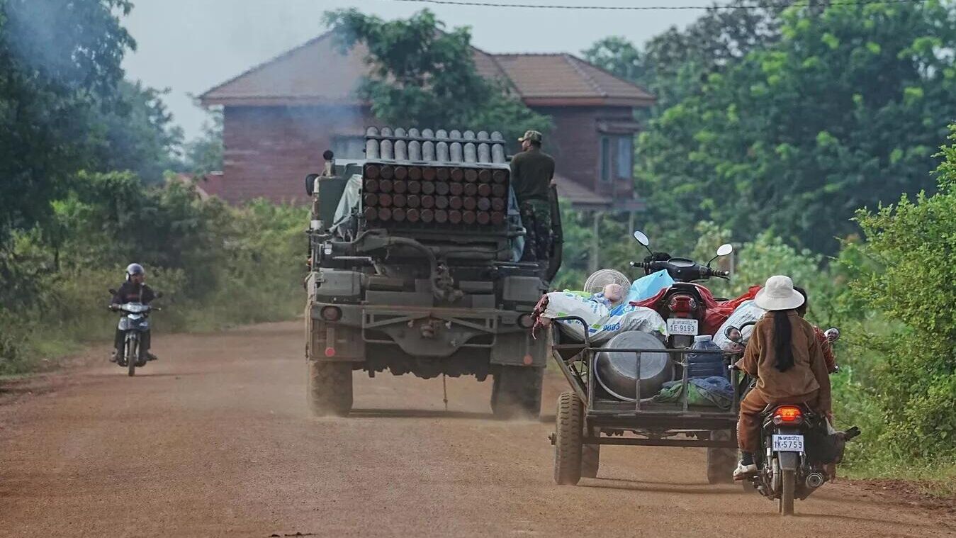 Военная техника Камбоджи в провинции Оддармеантьей на границе с Таиландом - РИА Новости, 1920, 26.10.2025