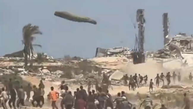 Сброс гуманитарной помощи в секторе Газа