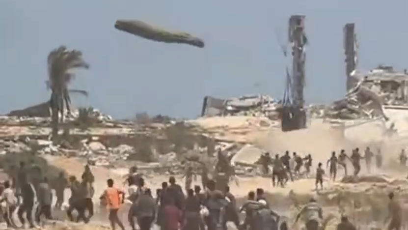 Сброс гуманитарной помощи в секторе Газа - РИА Новости, 1920, 09.08.2025