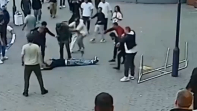 Мигранты избивают футболиста