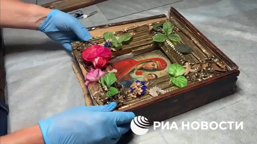 Икона с бомбой - РИА Новости, 1920, 25.08.2025