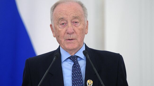 Президент РФ В. Путин вручил Госпремии в Кремле