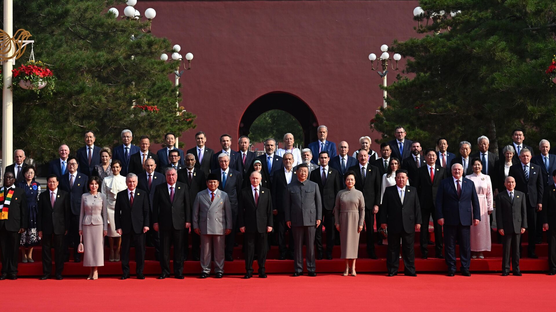 Главы иностранных делегаций перед парадом в Пекине - РИА Новости, 1920, 03.09.2025