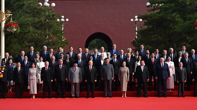 Главы иностранных делегаций перед парадом в Пекине