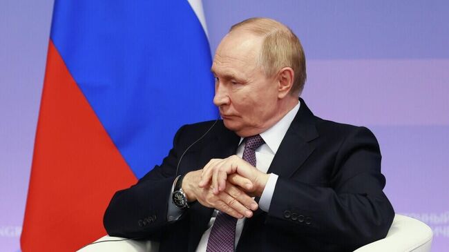 LIVE_СПУТНИК: Путин на пленарном заседании ВЭФ