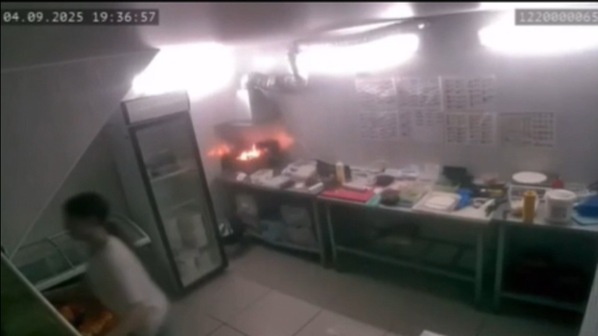 Пожар в кафе - РИА Новости, 1920, 06.09.2025