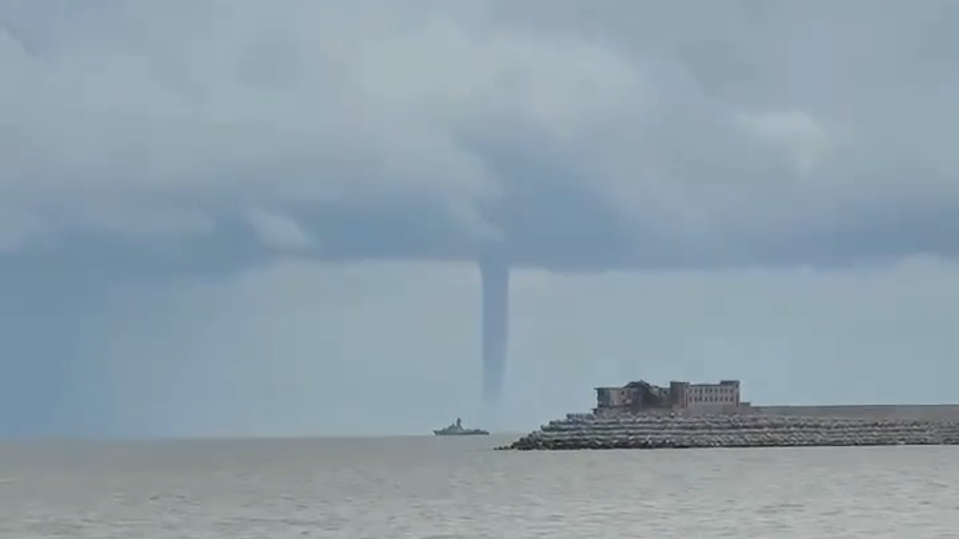 Смерч в Дагестане - РИА Новости, 1920, 13.09.2025