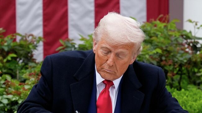 Президент США Трамп объявил о введении пошлин на продукцию других стран