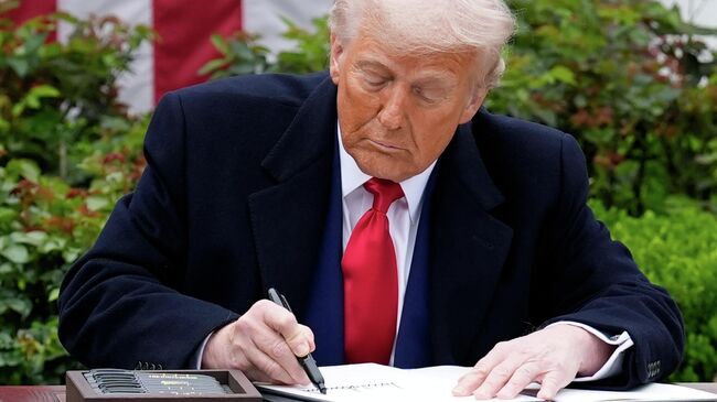 Президент США Трамп объявил о введении пошлин на продукцию других стран