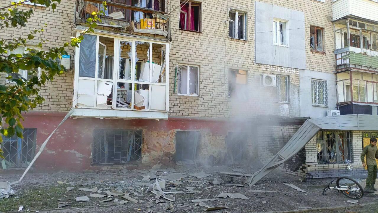 Поврежденный в результате обстрела дом в Запорожской области - РИА Новости, 1920, 22.09.2025