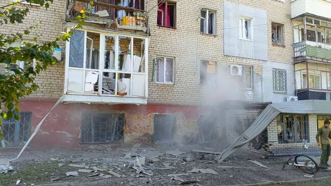 Поврежденный в результате обстрела дом в Запорожской области