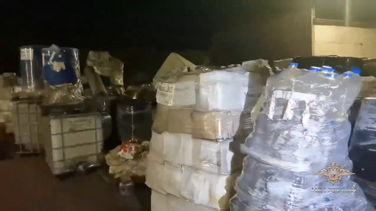 Суррогатный алкоголь - РИА Новости, 1920, 29.09.2025