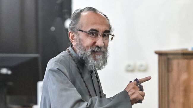 Заседание суда по делу арестованного архиепископа М. Аджапахяна в Ереване