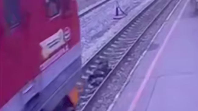 Мужчина упал на железную дорогу в Тюмени