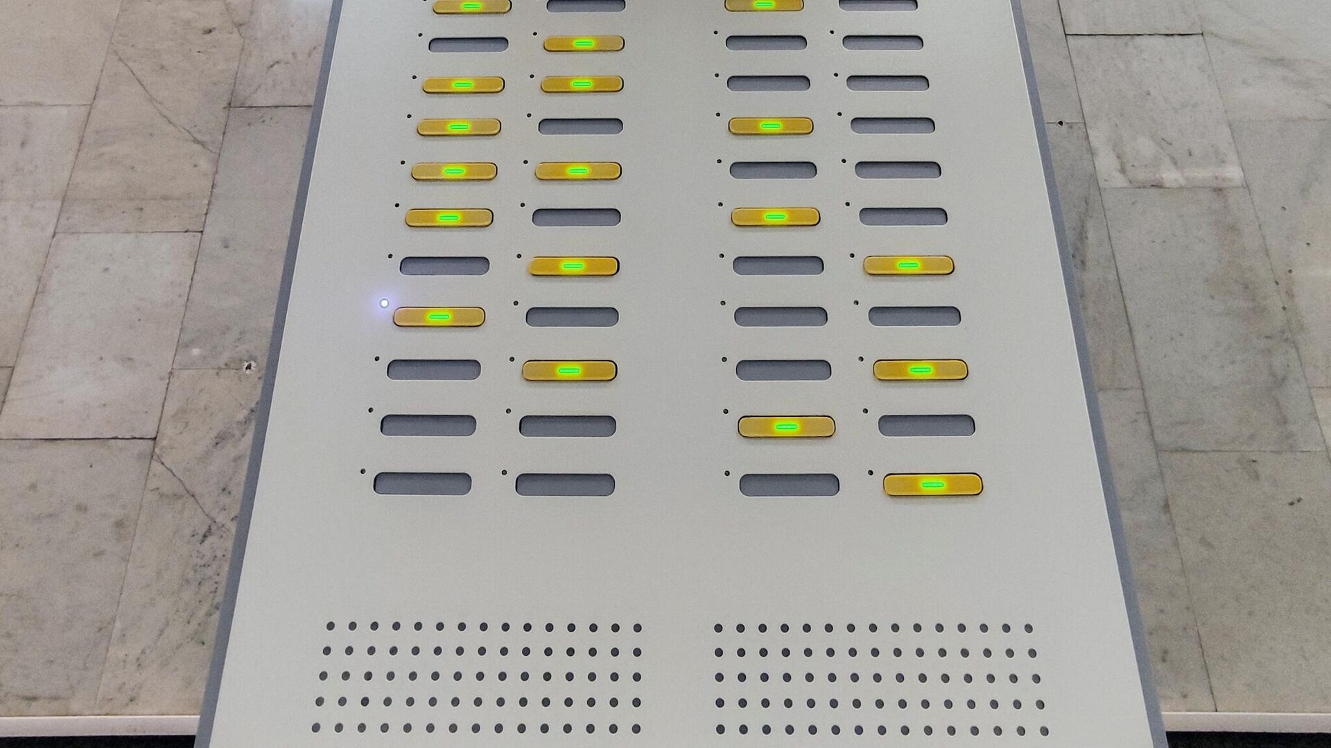 В московском метро появились терминалы для аренды пауэрбанков - РИА Новости, 1920, 06.10.2025