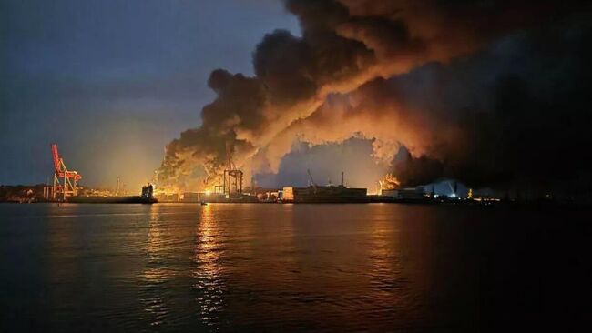 Пожар в порту Ильичевск в Одесской области