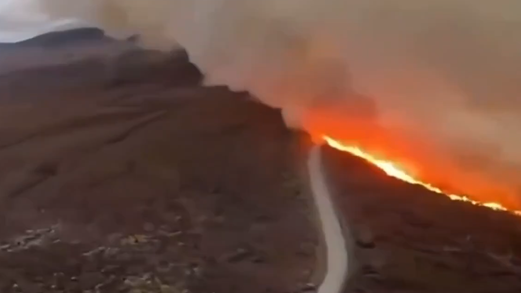 Пожар в национальном парке Тонгариро - РИА Новости, 1920, 09.11.2025