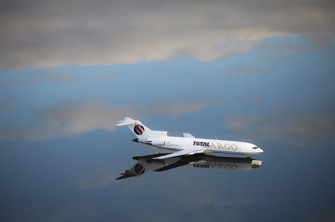 Самолет на взлетной полосе затопленного аэропорта, Ансельмо Кунья душ Сантуш, Бразилия - РИА Новости, 1920, 20.11.2025