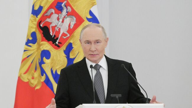 Президент Владимир Путин вручил Героям России медали Золотая Звезда