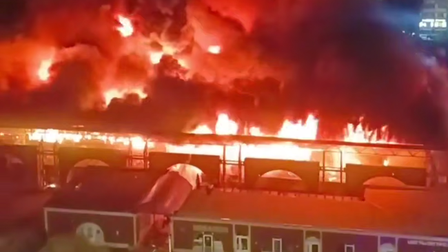 Пожар на рынке в Санкт-Петербурге