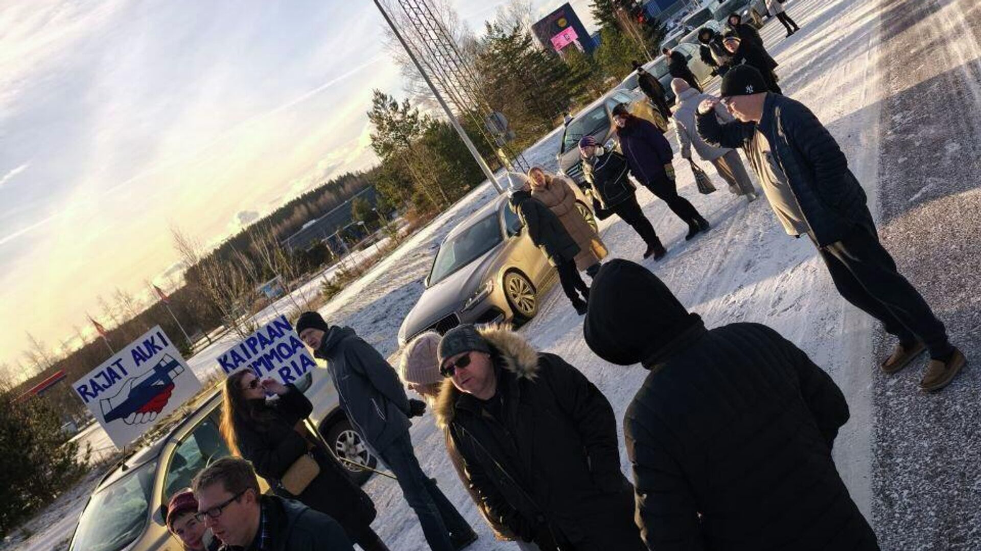 Автопробег за открытие границы с Финляндией - РИА Новости, 1920, 14.12.2025